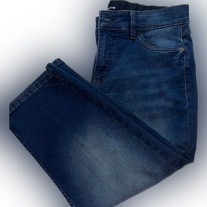 Liz Claiborne Jeans crop Mid Rise Size 6